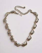 C.1960, CORO Wavy Link Chain Design Necklace – Elegant Style.