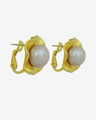 Classic French Vintage Earrings – 1980s Gold-Plated with Creamy Pearl