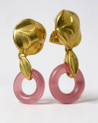 Vintage 1970s Rose Pink small Lucite Door Knocker Earrings – Clip-On, Gold-Plated High-End Glamour