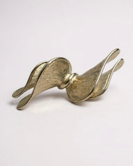 Luxurious Rhodium Plated Sculptural Brooch – Elegant Wavy Design Pin