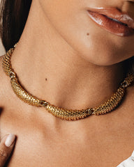 Vintage Textured Gold-Plated Collar Necklace – Timeless Elegance