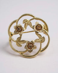 Vintage SARAH COVENTRY Signed Gold-Tone Wreath Flower Brooch | Mid-Century Classic