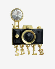 Vintage Flash Camera Brooch with Dangling “SMILE” Charms – Retro Gold-Tone Metal Unisex