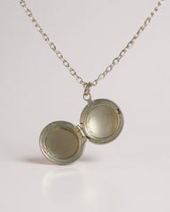Exquisite Petite Locket Necklace – Brilliant Silver Tone