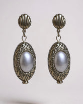 Elegant Vintage Silver Toned Oval Cabochon Stud Earrings