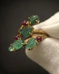 A RARE 'TUTTI FRUTTI' RING, BY CARTIER   Featuring Cherry Ruby and Carved Leaf Emerald, c.1940.